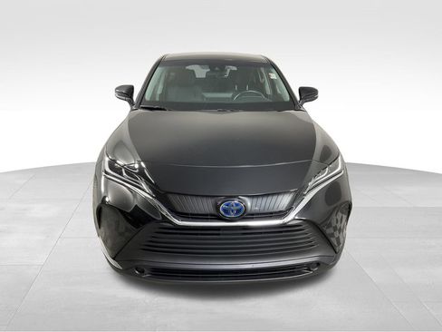 Used 2024 Toyota Venza LE AWD/4WD image 3