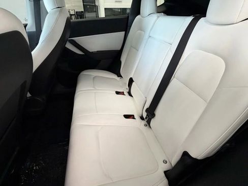 Used 2020 Tesla Model Y Long Range image 16