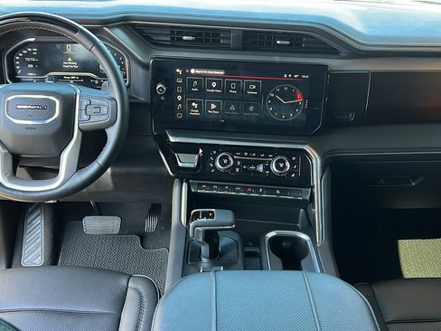 Used 2025 GMC Sierra 1500 Denali AWD/4WD image 18
