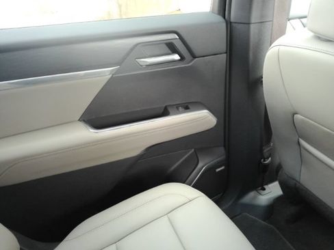 Used 2026 GMC Acadia Elevation w/ Elevation Premium Package FWD image 35