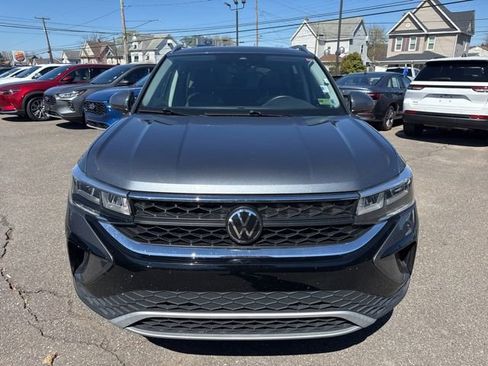 Used 2024 Volkswagen Taos SE image 3