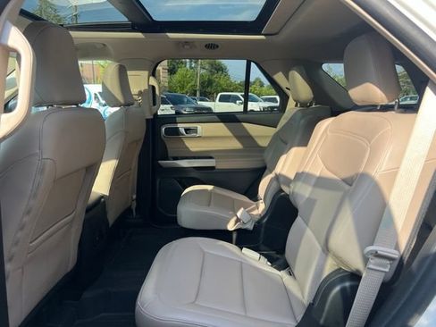 Used 2024 Ford Explorer XLT w/ Equipment Group 202A AWD/4WD image 18