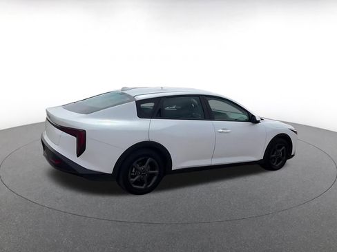 Used 2025 Kia K4 LXS image 12