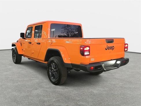 New 2025 Jeep Gladiator Sport image 7