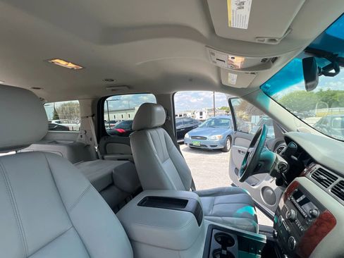 Used 2014 Chevrolet Tahoe LT w/ Luxury Package image 26