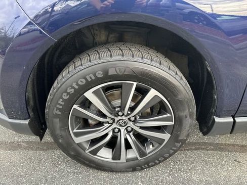 Used 2021 Toyota Venza LE w/ Carpet Mat Package (TMS) image 25