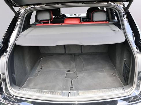 Used 2023 Porsche Macan S AWD/4WD image 17