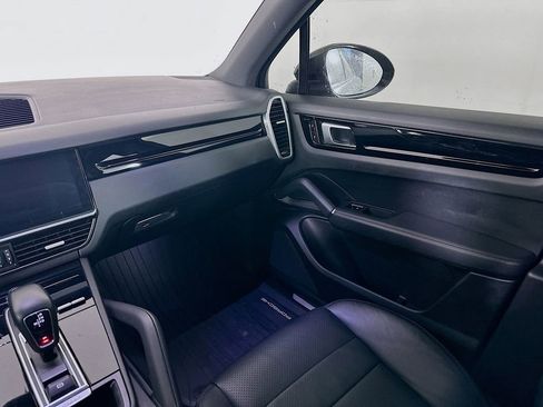 Used 2019 Porsche Cayenne image 31