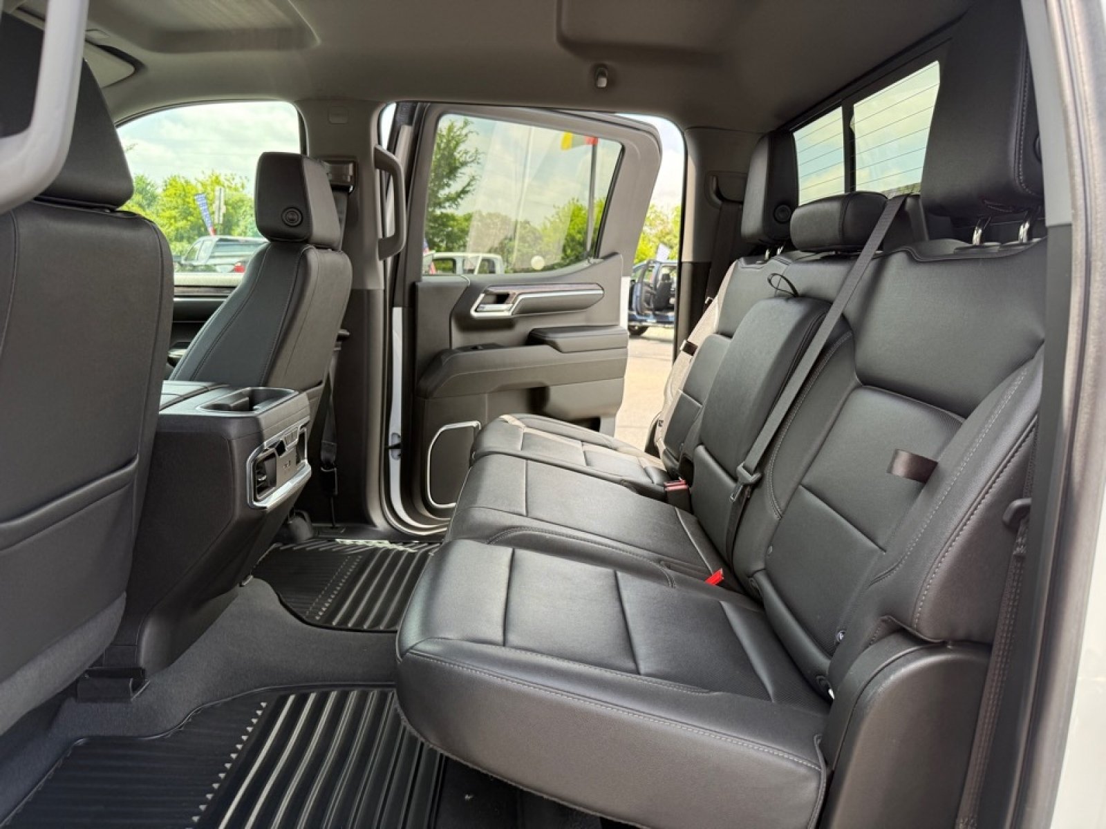 Used 2023 Chevrolet Silverado 1500 LTZ w/ LTZ Convenience Package II AWD/4WD image 28