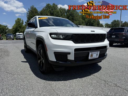 Used 2022 Jeep Grand Cherokee L Laredo AWD/4WD image 1