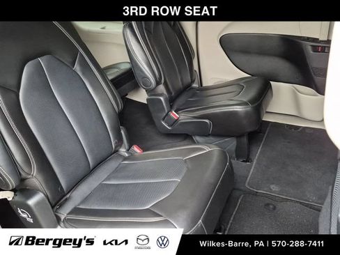 Used 2024 Chrysler Pacifica Touring-L FWD image 27