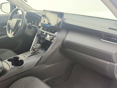 Used 2021 Toyota Venza LE image 29