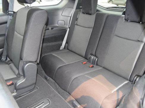 Used 2019 Nissan Pathfinder S AWD/4WD image 32
