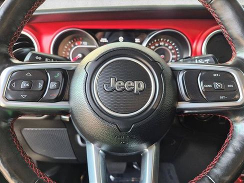 Used 2022 Jeep Wrangler Unlimited Rubicon w/ Cold Weather Group AWD/4WD image 16