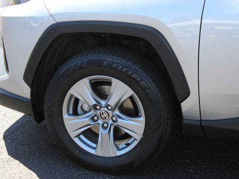 Used 2022 Toyota RAV4 XLE w/ Convenience Package AWD/4WD image 11