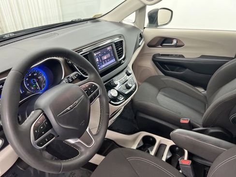 Used 2023 Chrysler Voyager LX FWD image 22
