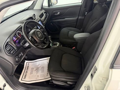Used 2018 Jeep Renegade Altitude AWD/4WD image 14