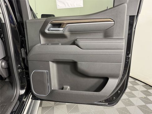 Used 2025 Chevrolet Silverado 1500 RST w/ Convenience Package II RWD image 13