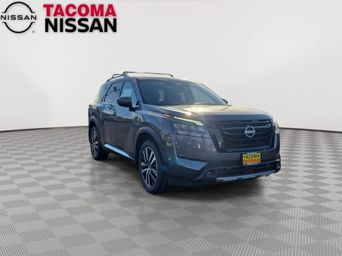 New 2025 Nissan Pathfinder Platinum image 2