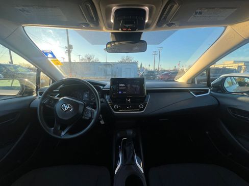 Used 2025 Toyota Corolla LE image 33