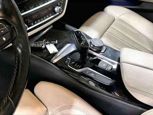 Used 2018 BMW 530e xDrive 530e xDrive iPerformance w/ Premium Package 2 image 17