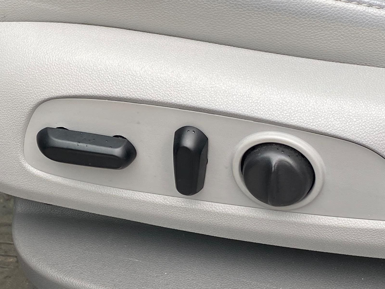 Used 2021 GMC Acadia SLT w/ LPO, Floor Liner Package FWD image 13