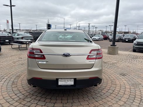 Used 2018 Ford Taurus SE image 6