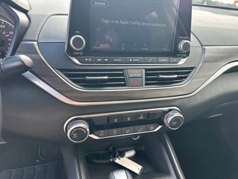 Used 2025 Nissan Altima 2.5 SV image 30