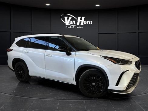 Used 2023 Toyota Highlander XSE image 1