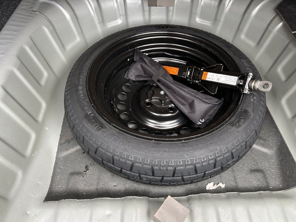 Used 2025 Nissan Versa SV FWD image 19