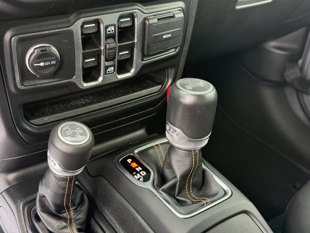 Used 2023 Jeep Wrangler Unlimited Sahara AWD/4WD image 19