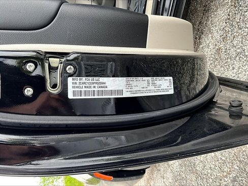 Used 2023 Chrysler Voyager LX FWD image 21