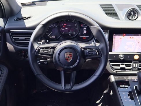 Certified 2025 Porsche Macan AWD/4WD image 14
