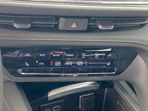 Certified 2023 Buick Envision Essence FWD image 12