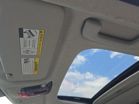 Used 2023 Kia Niro EX Touring image 8