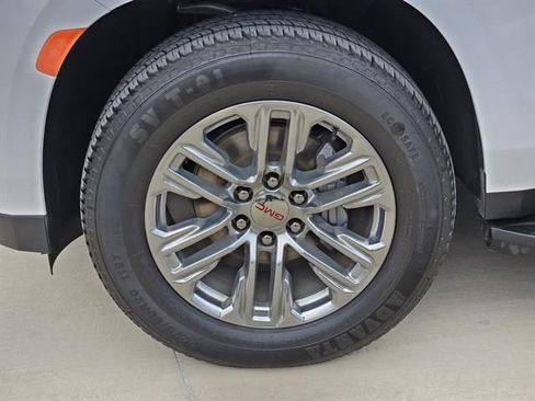 Used 2024 GMC Yukon SLT image 7