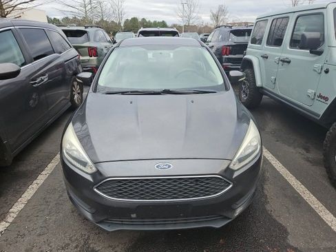 Used 2015 Ford Focus SE image 2