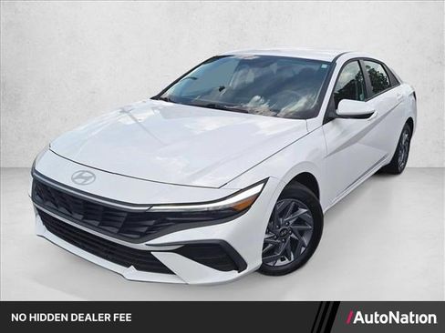 Certified 2025 Hyundai Elantra Hybrid FWD image 1