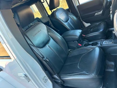 Used 2016 Jeep Wrangler Unlimited Sahara w/ Connectivity Group image 11