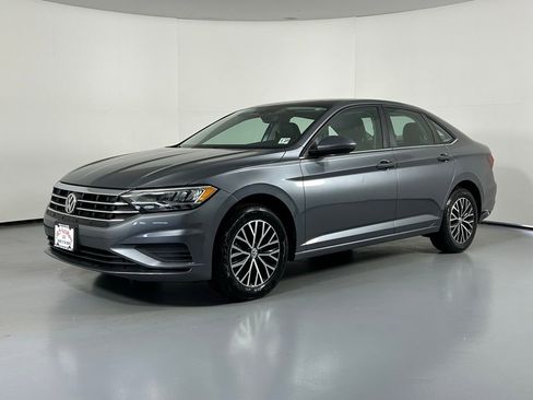 Used 2021 Volkswagen Jetta SE w/ SE Cold Weather Package FWD image 3