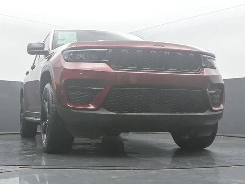 Used 2024 Jeep Grand Cherokee Altitude AWD/4WD image 56