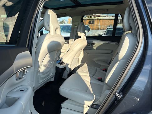 Used 2022 Volvo XC90 T5 Momentum image 10
