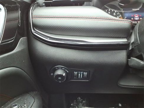 Used 2024 Jeep Compass Trailhawk image 13