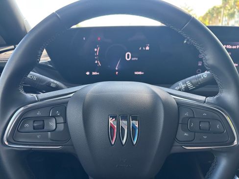 Used 2025 Buick Envista Sport Touring image 28