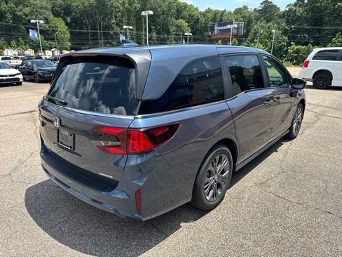 New 2026 Honda Odyssey Touring image 5