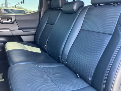 Used 2018 Toyota Tacoma TRD Sport image 30