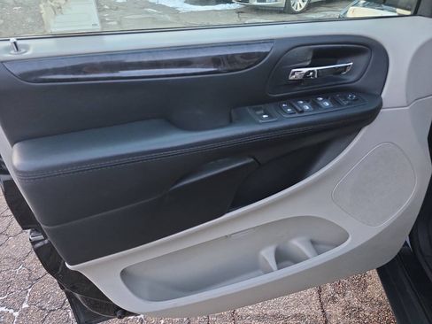 Used 2015 Dodge Grand Caravan SE w/ Quick Order Package 29E SE FWD image 11