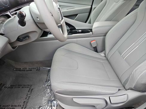 Certified 2023 Hyundai Elantra SEL w/ Convenience Package image 16