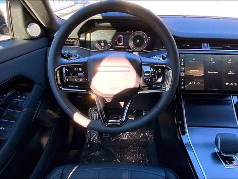 Used 2026 Land Rover Range Rover Evoque Dynamic SE image 6