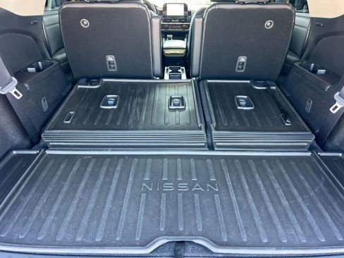 Used 2023 Nissan Pathfinder Platinum FWD image 16